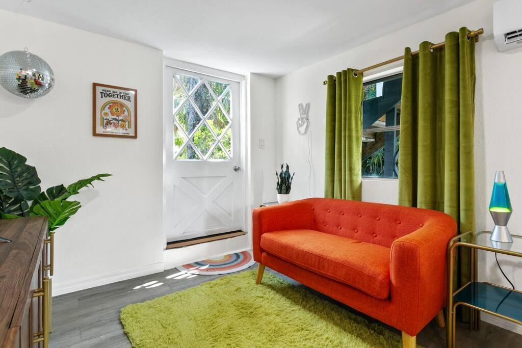 That 70'S Themed Apt Close To Coffee, Food + Shops Тампа Екстериор снимка