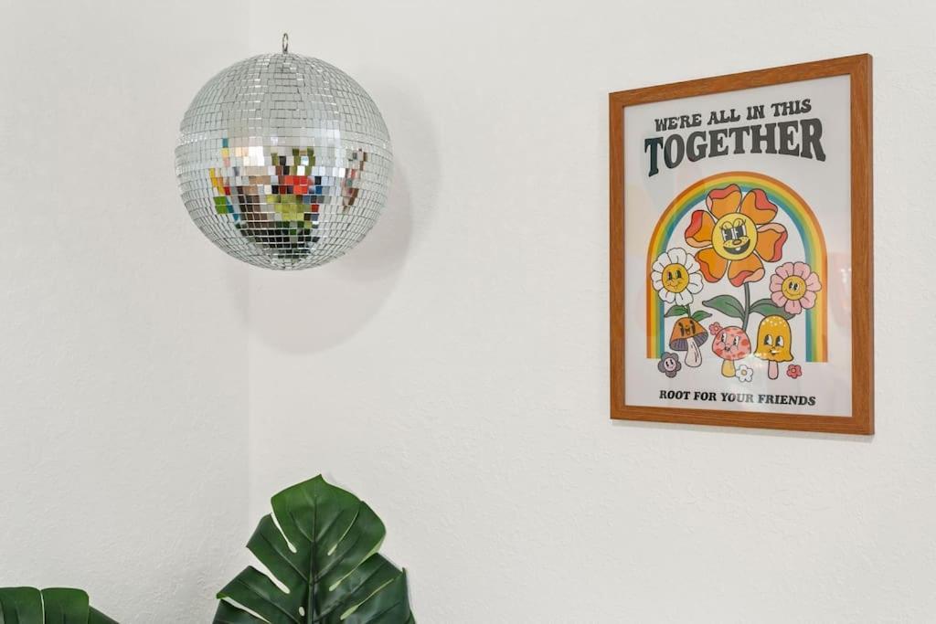 That 70'S Themed Apt Close To Coffee, Food + Shops Тампа Екстериор снимка